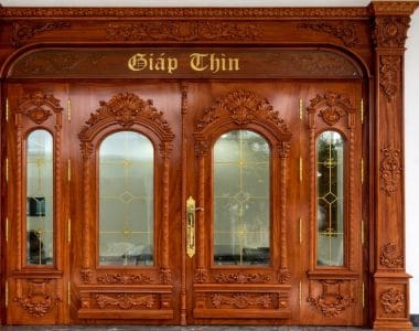 Mẫu cửa gỗ 4 cánh sang trọng dành cho biệt thự và nhà phố