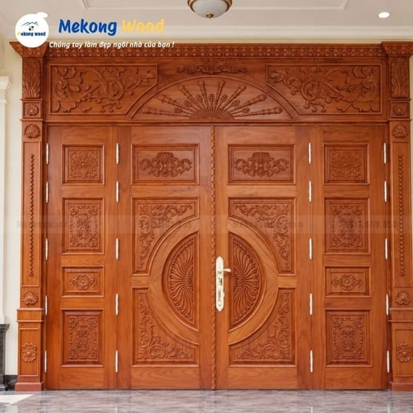 Hình ảnh cửa gỗ gõ đỏ chakm khắc hóa văn 2 mặt