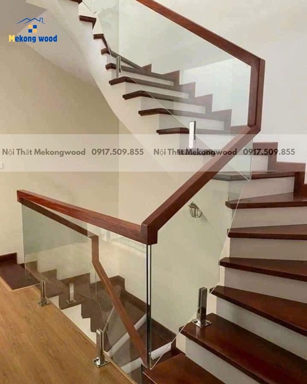 thi công cầu thang kính kèm gỗ tại mekongwood