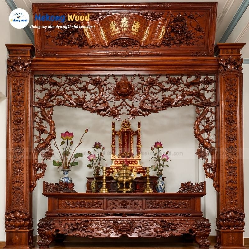 phòng thờ truyền thống với cửa võng mai điểu