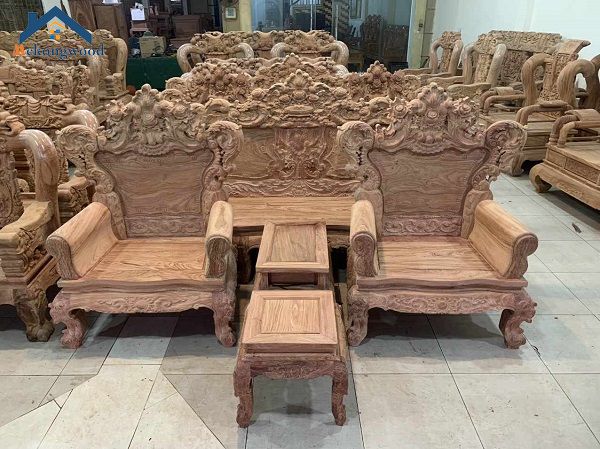 mẫu sofa gỗ cổ điển hoàng gia
