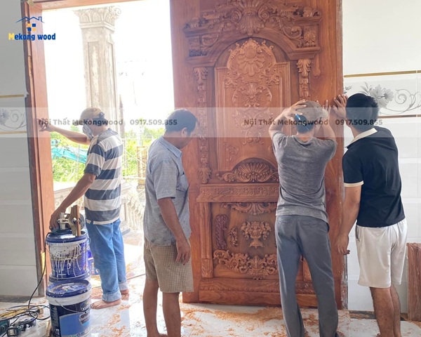 thi công cửa gỗ biệt thự tại tiền giang