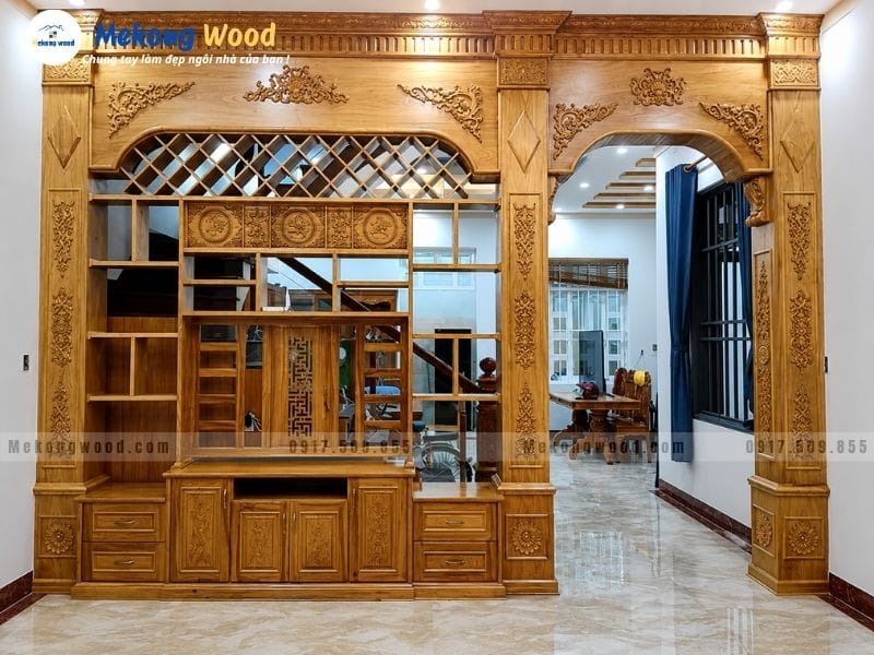 vách ngăn phòng khách với cầu thang  gỗ tân cổ điển