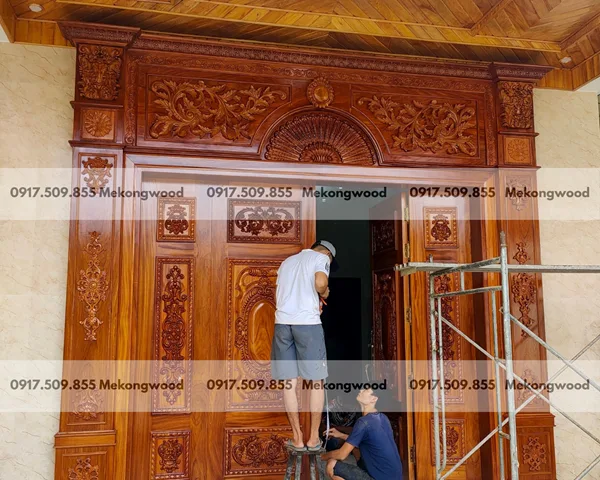 Thi công cửa gỗ biệt thự