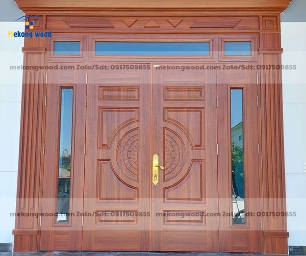 mẫu cửa thép vân gỗ 4 cánh nhà phố
