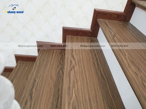 ảnh mặt bậc cầu thang gỗ công nghiệp
