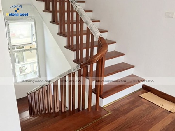 giá mặt bậc cầu thang gỗ công nghiệp