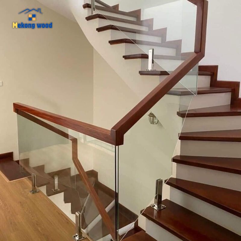 cầu thang kính 2 lớp hiện đại