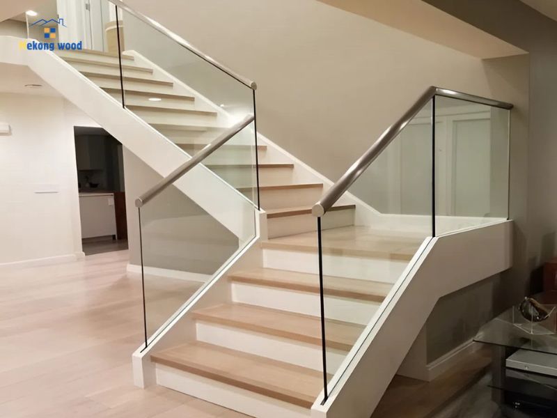 cầu thang kính cường lực tay vin inox