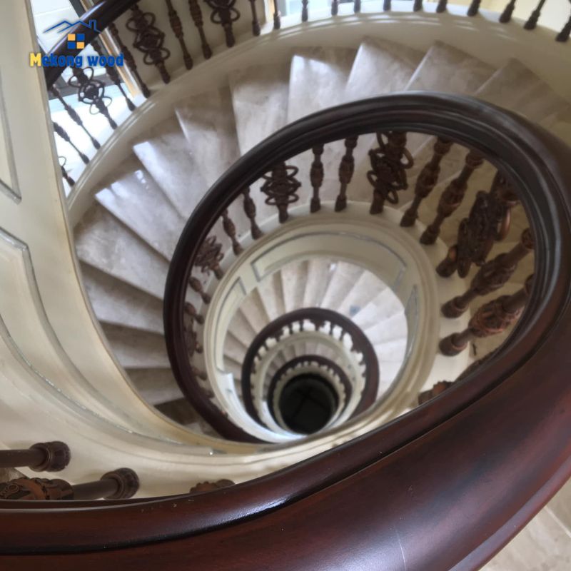 hình ảnh mẫu cầu thang xoắn ốc cổ điển và sang trọng