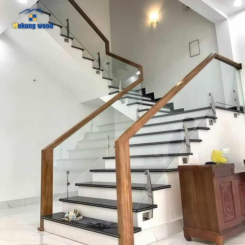 hình ảnh kính cường lực tay vịn gỗ vuông