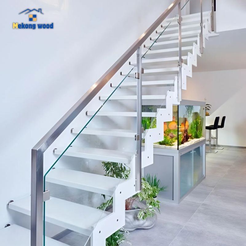 cầu thang kính cường lực tay vịn inox vuông