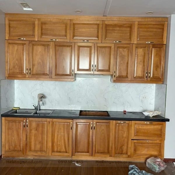 Hình ảnh hoàn thiện mẫu tủ bếp chữ i bằng gỗ tự nhiên
