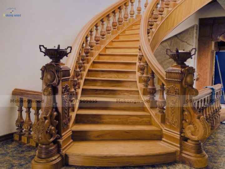 mẫu trụ cầu thang gỗ gõ đỏ cổ điển sang trọng