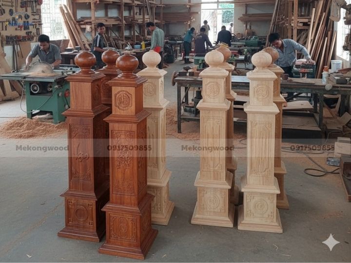 hình ảnh trụ deba cầu thang gỗ vuông hiện đại