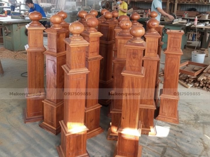 hình ảnh trụ cầu thang gỗ vuông gỗ cam xe