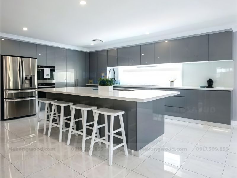 mẫu tủ bếp gỗ công nghiệp phủ acrylic có đảo bếp