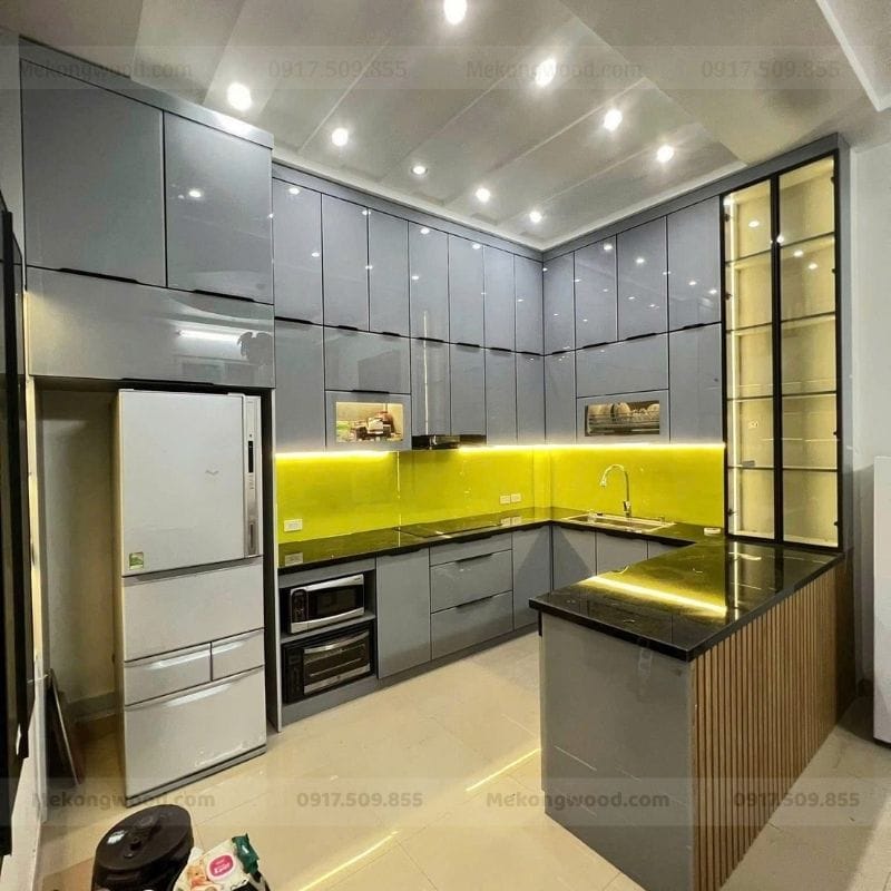 Hình ảnh mẫu tủ bếp chữU kịch trần chất liệu acrylic