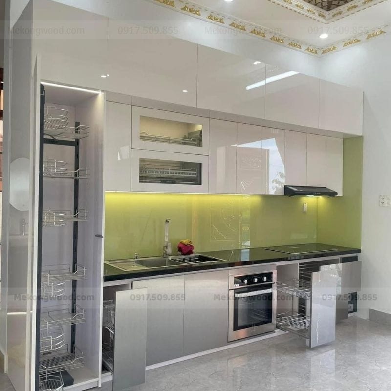 Hình ảnh hoàn thiện mẫu tủ bếp acrylic chữ i bóng gương