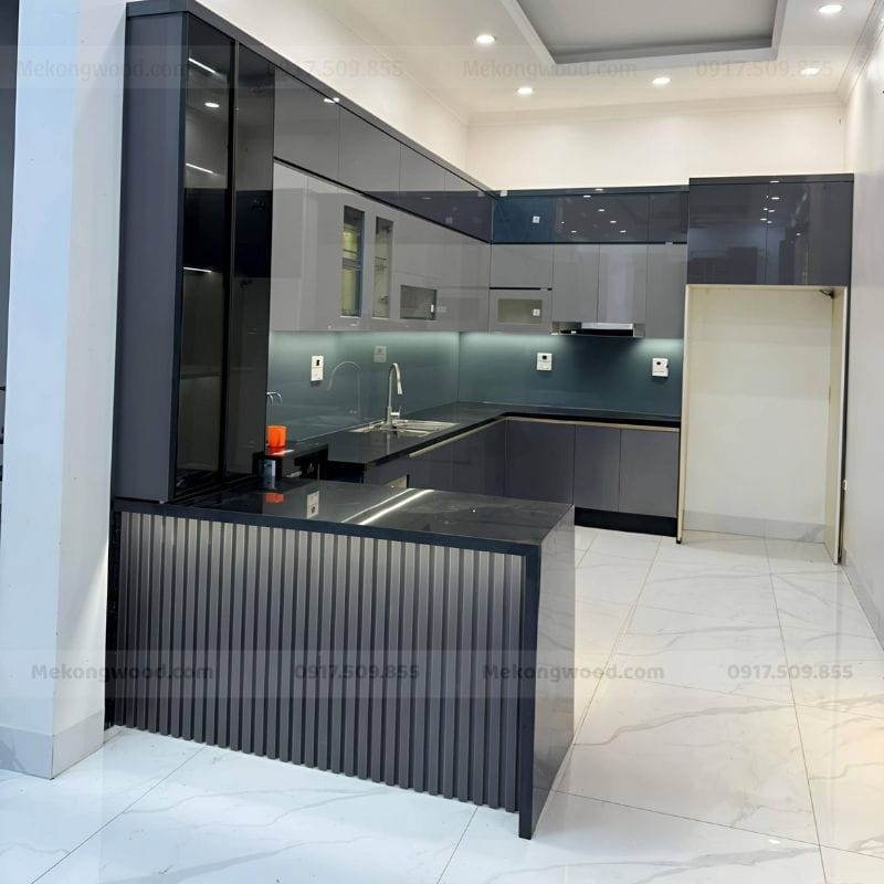 Mẫu tủ bếp chữ U nhựa phủ acrylic màu xám