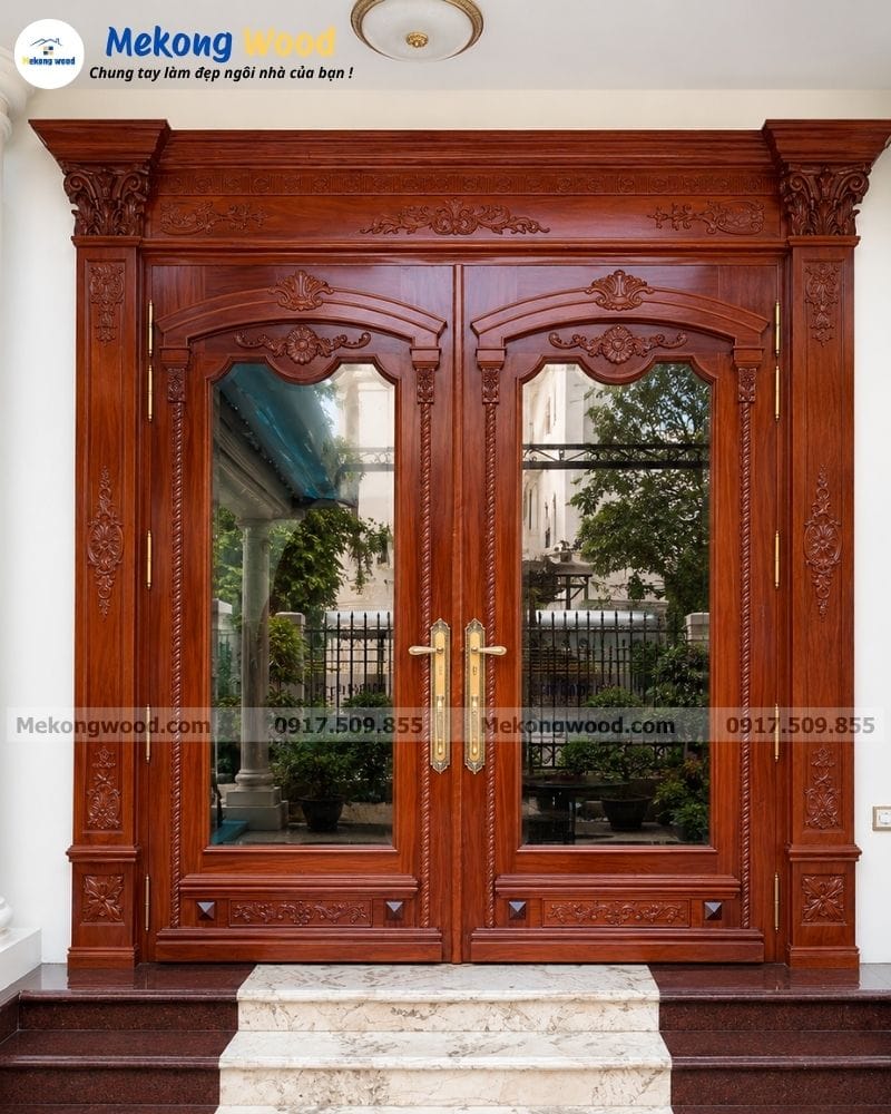 Mẫu cửa chính khung gỗ tân cổ điển kết hợp với kinh