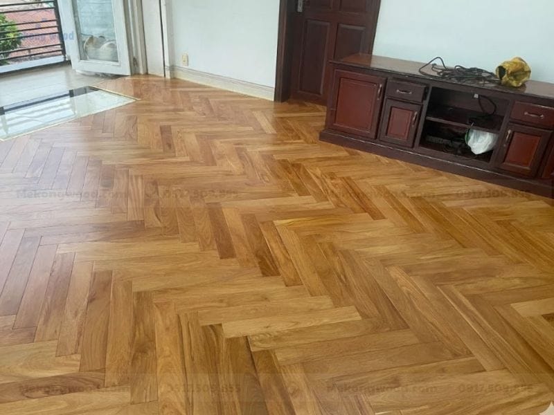hình ảnh hoàn thành sàn gỗ gõ đỏ theo kiểu xuong cá