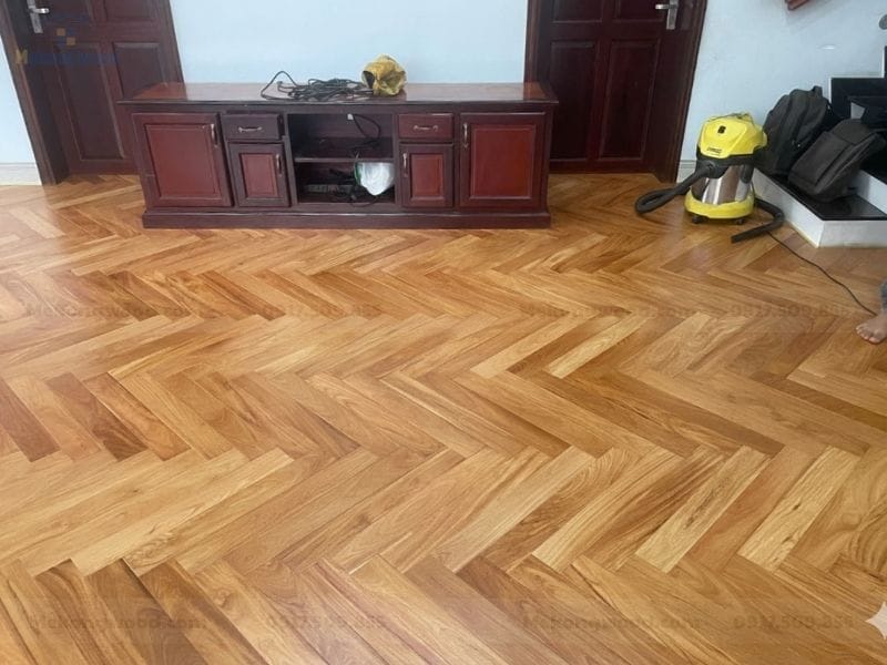 hình ảnh sàn gỗ gõ đỏ trong 1 căn hộ