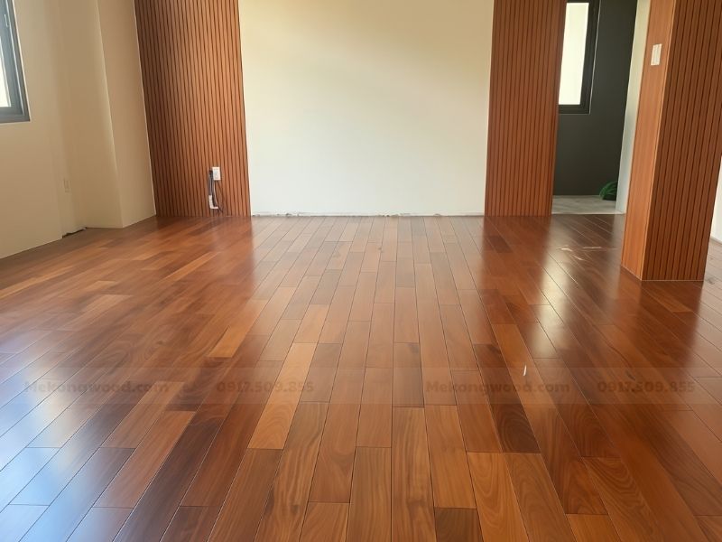 hình ảnh sàn gỗ căm xe phòng khách sang trọng