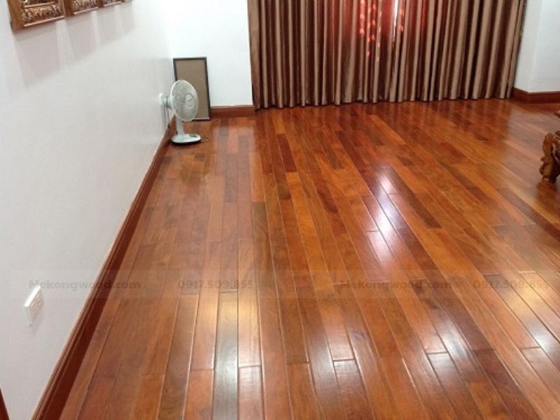 Sàn gỗ Lim tự nhiên màu nâu sẫm, vân gỗ đẹp