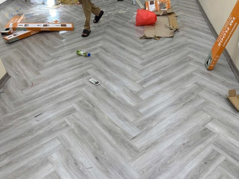 quy trình thi công sàn gỗ xương cá tại mekongwood