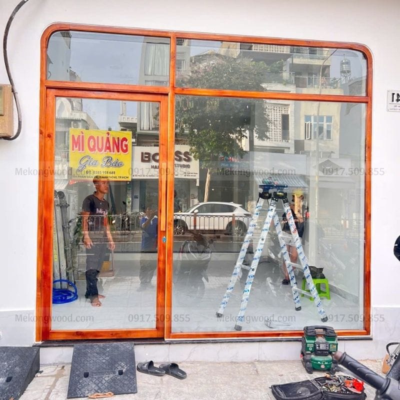 thi công cửa gỗ kính MekongWood