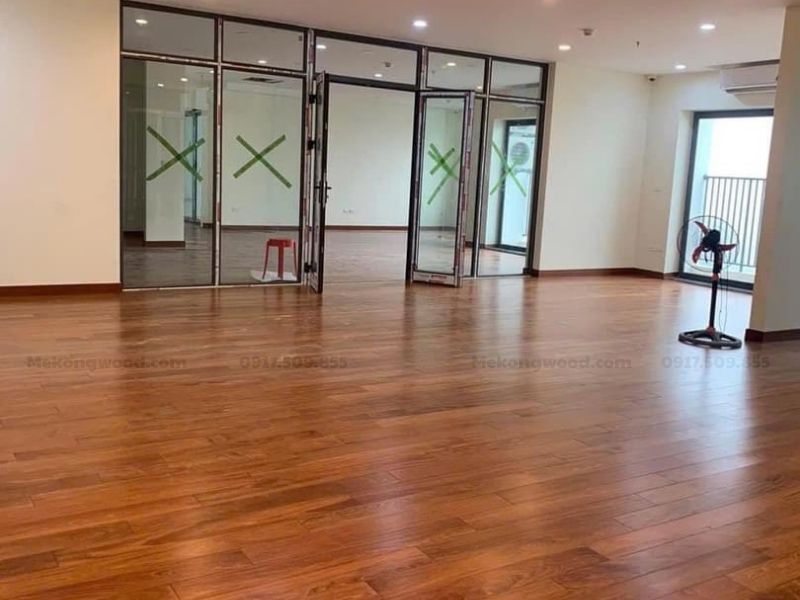 hình ảnh thi công sàn gỗ hương cao cấp