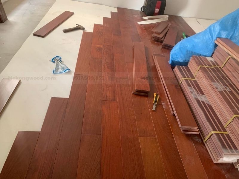 hình arnhthi công sàn gỗ hương lào tự nhiên