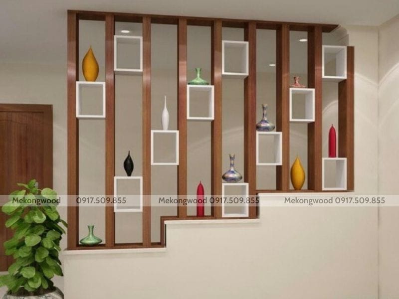 Decor vách cầu thang tam cấp đơn giản và hiện đại