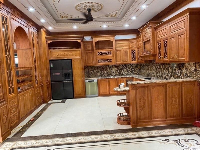 Ảnh cận cảnh cánh tủ bếp Gỗ Gõ Đỏ Tân Cổ Điển, chất lượng Mekongwood