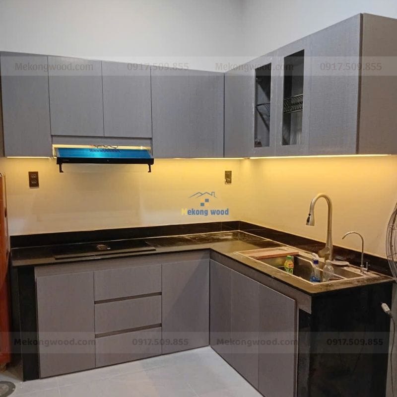 Hình ảnh mẫu tủ bếp nhựa nhỏ gọn dành cho nhà phố hoặc chung cư