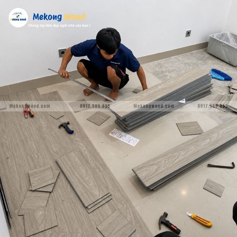 Hình ảnh thi công sàn gỗ công nghiệp cho phòng ngủ