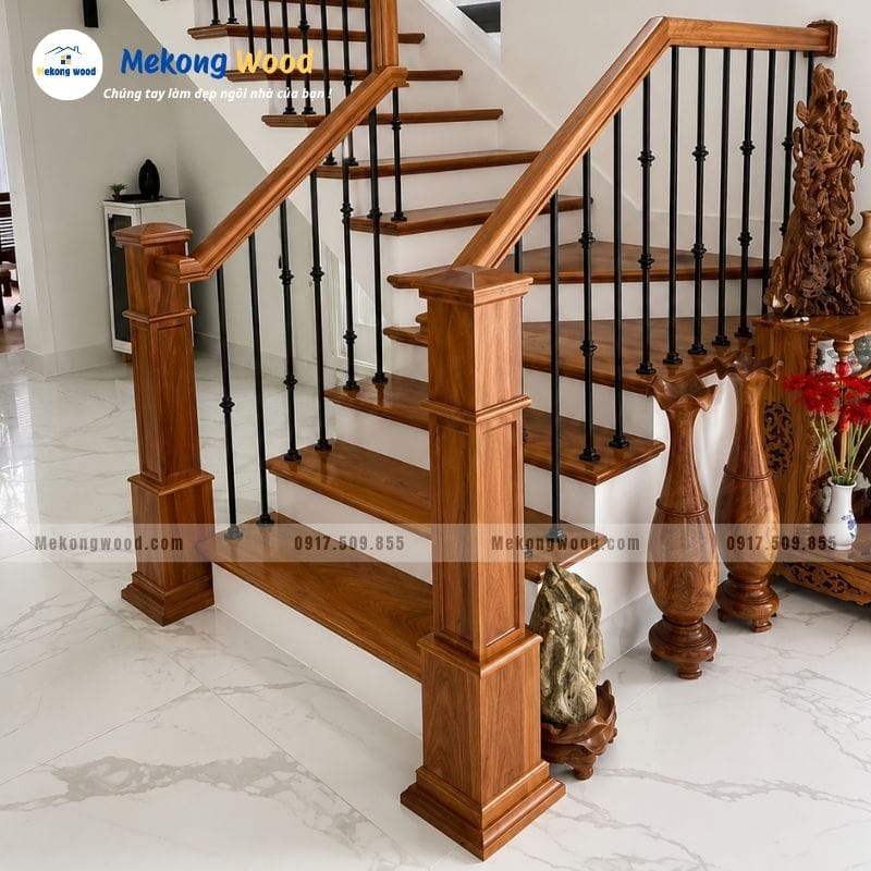Mẫu cầu thang hiện đại với tay vịn , trụ gỗ gõ đỏ và con tiên sắt nghệ thuật