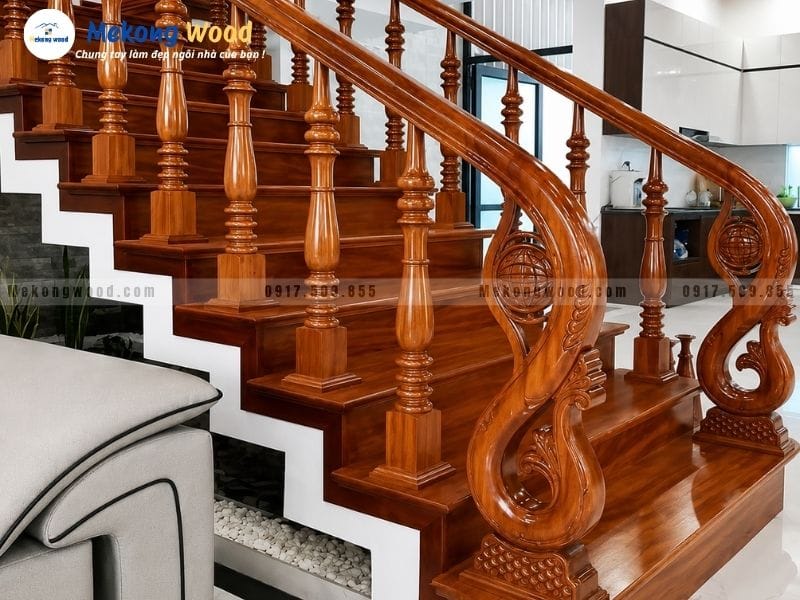 Hình ảnh mẫu cầu thang gỗ với mặt bậc , tay vị và con tiện đồng bộ gỗ gõ đỏ