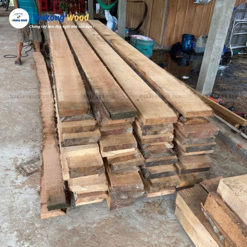 Gỗ dừa được xẻ thành từng tấm ván