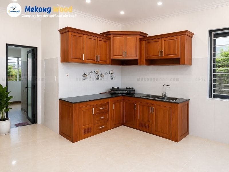 Hình ảnh mẫu tủ bếp chữ L gỗ căm xe dành cho nhà phố và chung cư nhỏ
