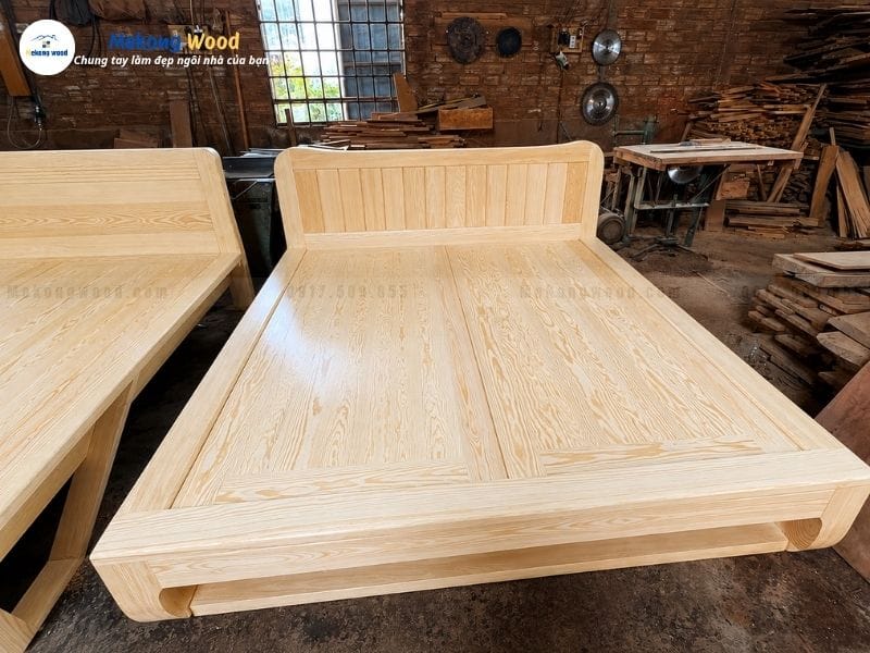 Hình aenh mẫu giường ngủ được làm từ gỗ thông nhập khẩu