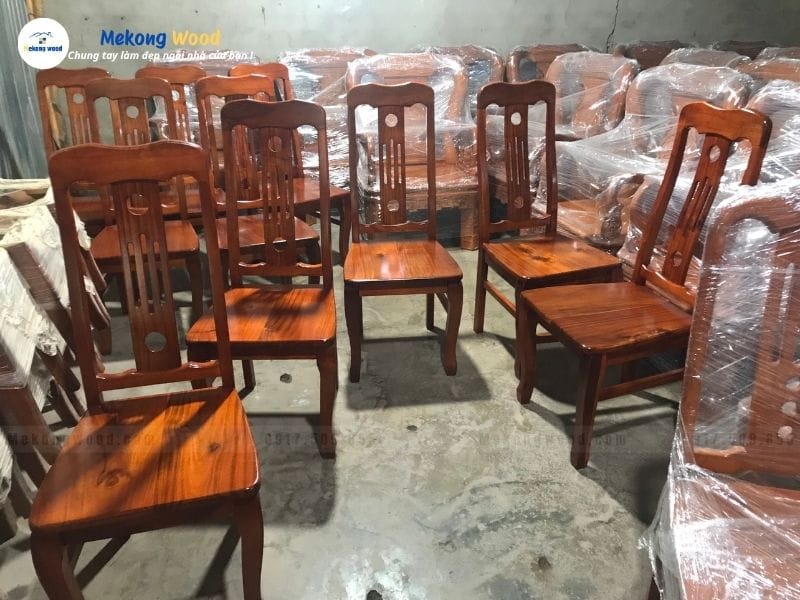 Hifh ảnh ghế hội trường gỗ tràm chân quỳ đã phun pu và chuẩn bị bàn giao